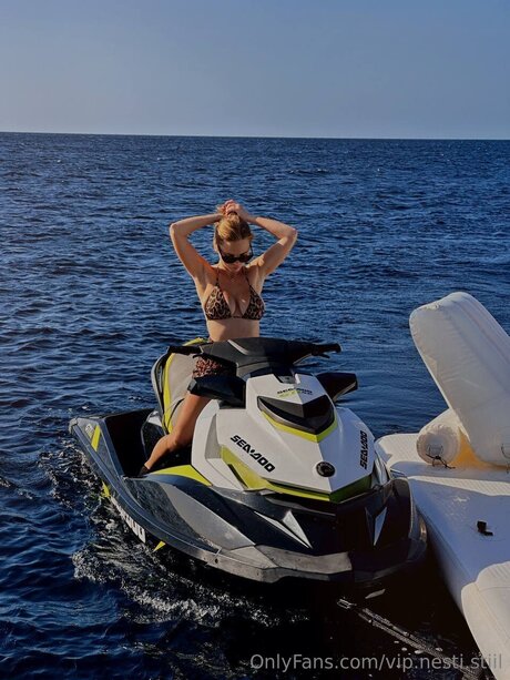 Nesty Still étoile xxx image