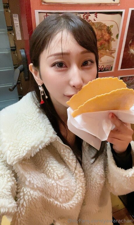 Yawarachan modèle xxx image