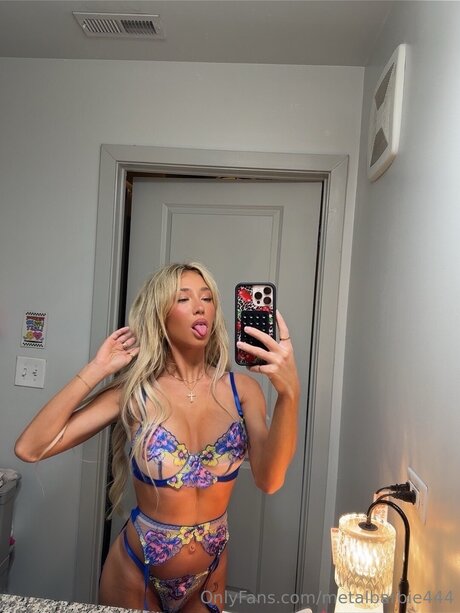 Metalbarbie444 joli modèle photo