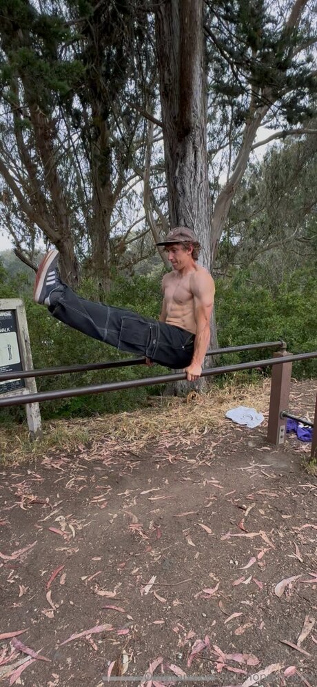 S1monpetrikov haut de star du porno image