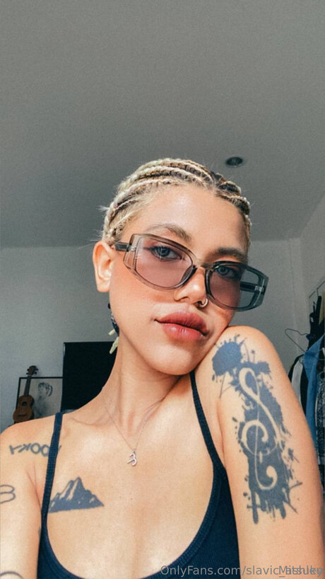 Slavic Ashley star du porno adulte des photos