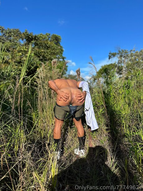 U77749627 modèle de haute qualité des photos