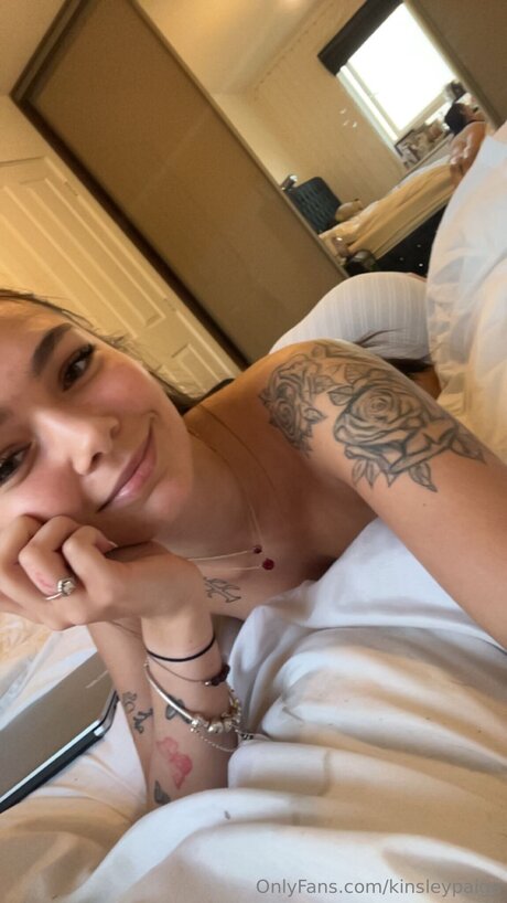 Kinsleypaige star du porno belle des photos