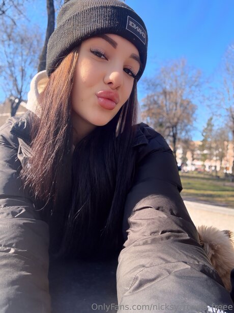 Nicksy Rouge Freee belle actrice img