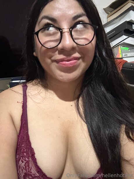 Hellenhotxxx star pornographique des photos