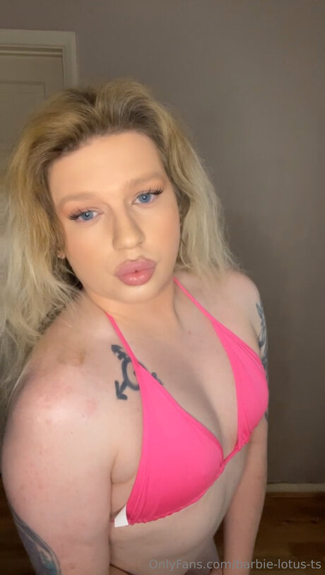 Barbie Lotus Ts star pornographique galeries