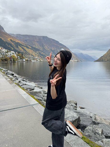 Lolla Sin actrice érotique photos