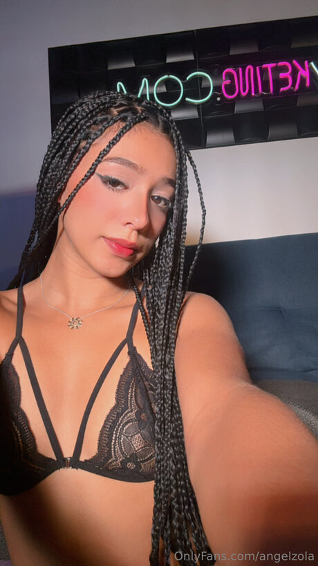 Angelzola star du porno xxx image