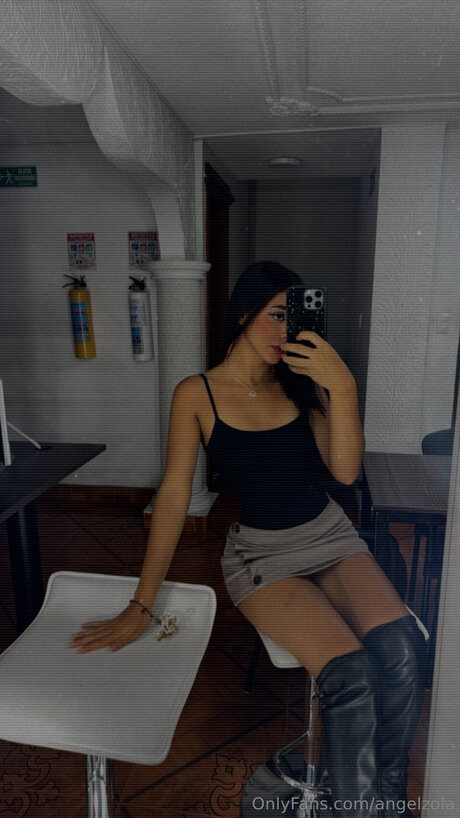 Angelzola star du porno sexy images