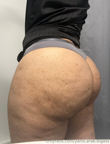 Yanis Arab Bigass star du porno chaude des photos