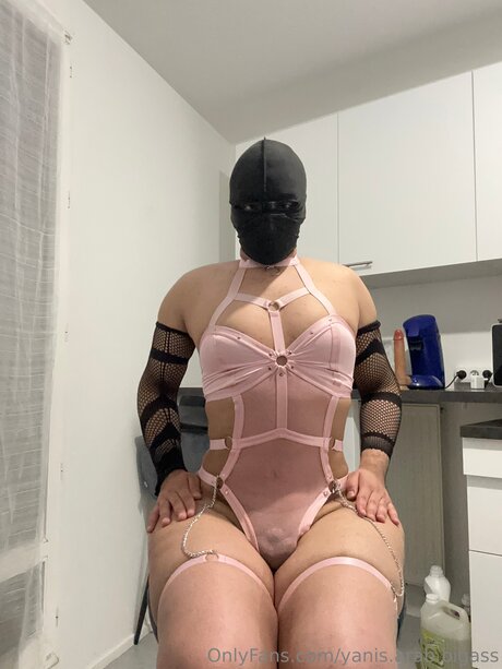 Yanis Arab Bigass modèle érotique photo