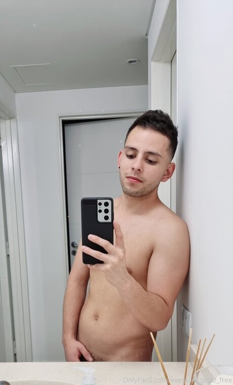 Exequiel Ponz Free mannequin photo