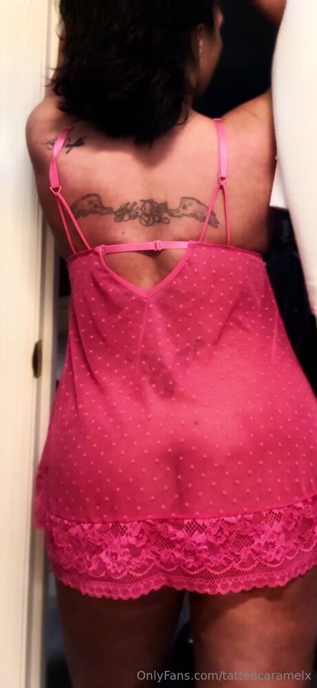 Tattedcaramelx modèle nu photos