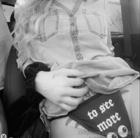 Mo69693 modèle adulte archive