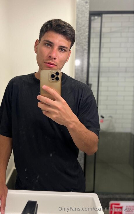 Exmilitarversex modèle adulte des photos