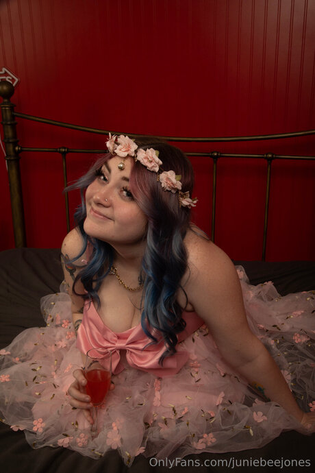 Juniebeejones jolie star du porno galerie