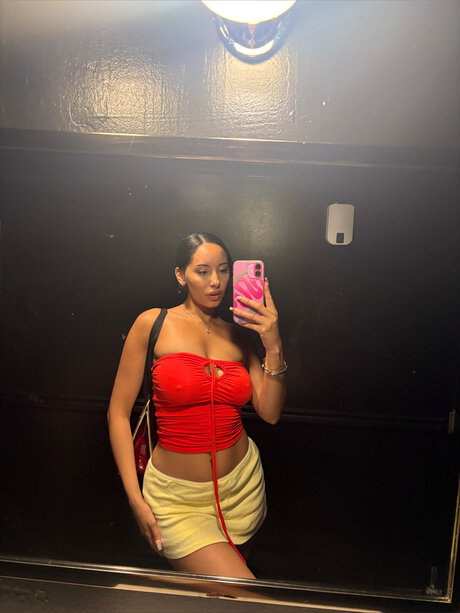 Bustynikki étoile nue collection