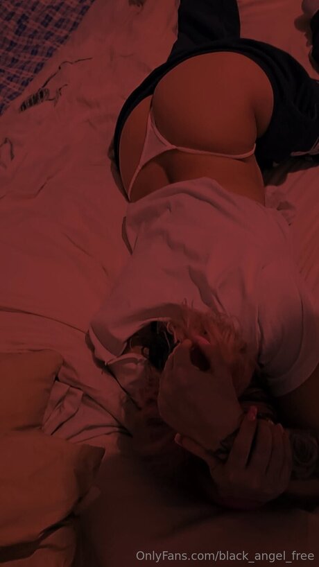 Black Angel Free star du porno adulte galerie