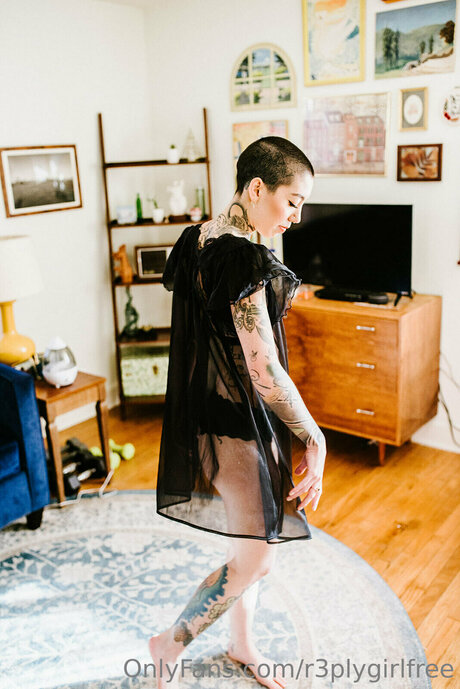 R3plygirlfree actrice de grande qualité galerie