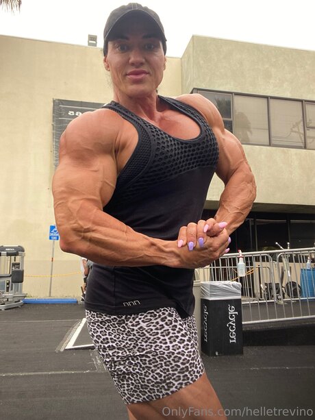 Helletrevino jolie actrice des photos