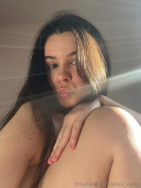 Alisa Violet étoile adulte photos