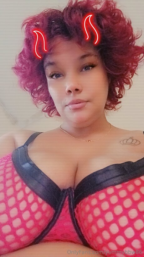 Yummybbw86 étoile érotique images