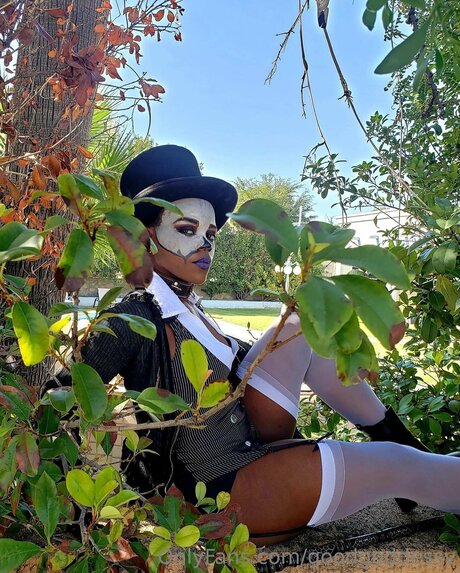 Rightwhereuwantme actrice chaude photo