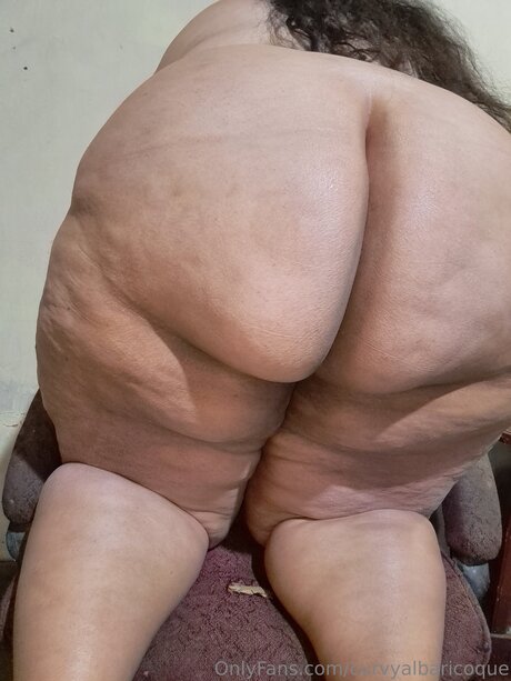 Curvyalbaricoque étoile érotique photos