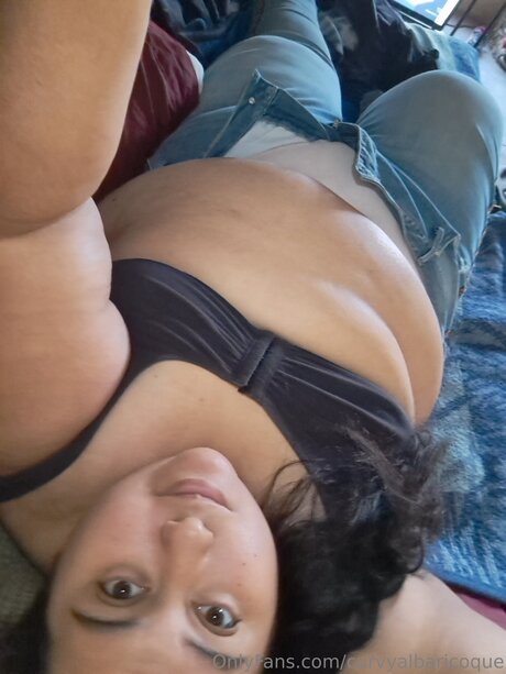 Curvyalbaricoque actrice érotique photo