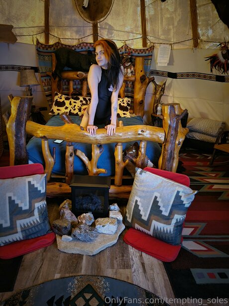 Tempting Soles mannequin image