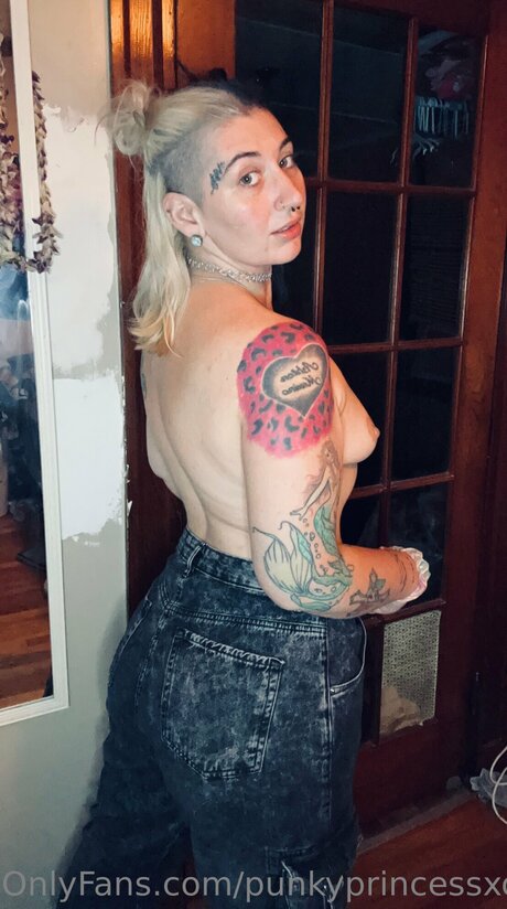 Punkyprincessxofree actrice érotique archive