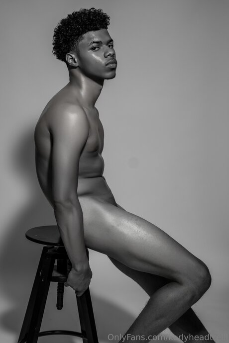 Kurlyheadtrelll actrice érotique img