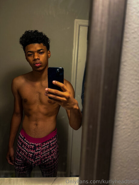 Kurlyheadtrelll star du porno nue des photos