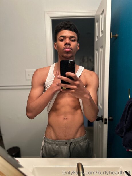 Kurlyheadtrelll modèle porno image