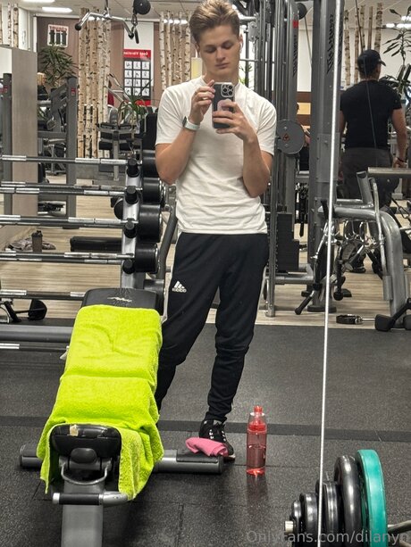 Dilanyn modèle porno photos