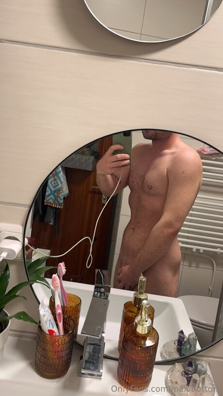 Melvbottom modèles nus archive