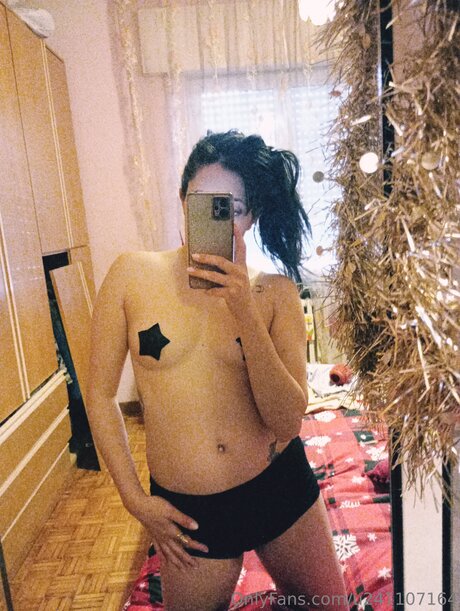 U241107164 modèles nus photo