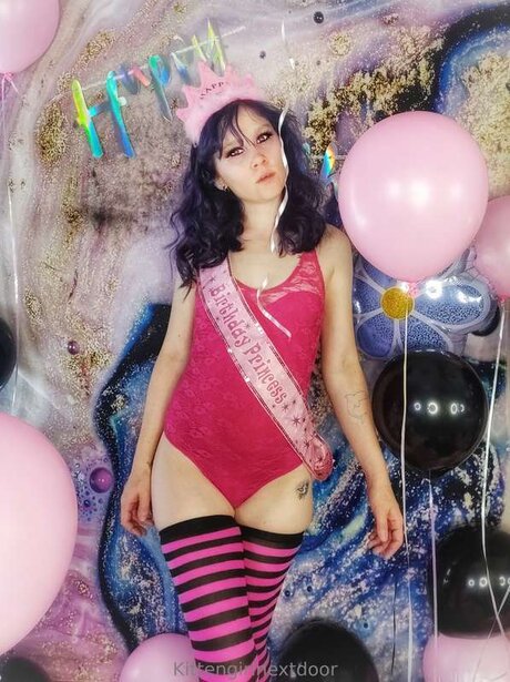 Kittengirlnextdoorfree haut modèle img