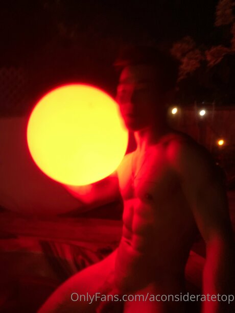 Aconsideratetop étoile chaude img