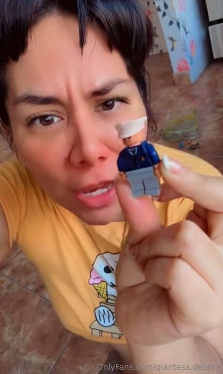 Giantess Debora modèle magnifique photos