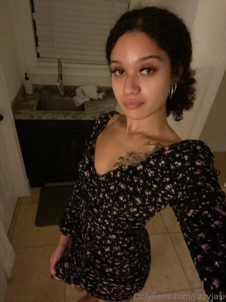 chatte nue onlyfans parfait chaud img