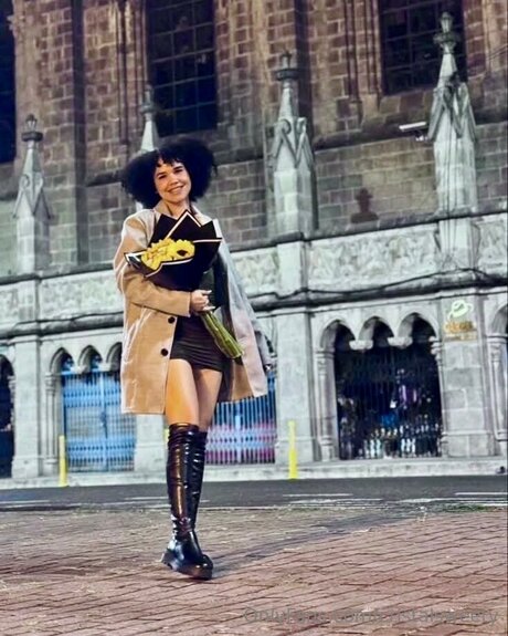 Cristalsweety nus de stars du porno img