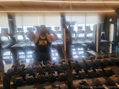 Cjgomtv modèle exclusif photo