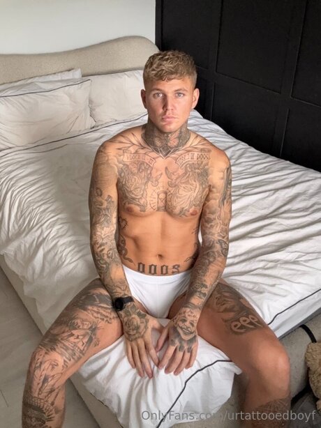 Urtattooedboyf joli modèle photos