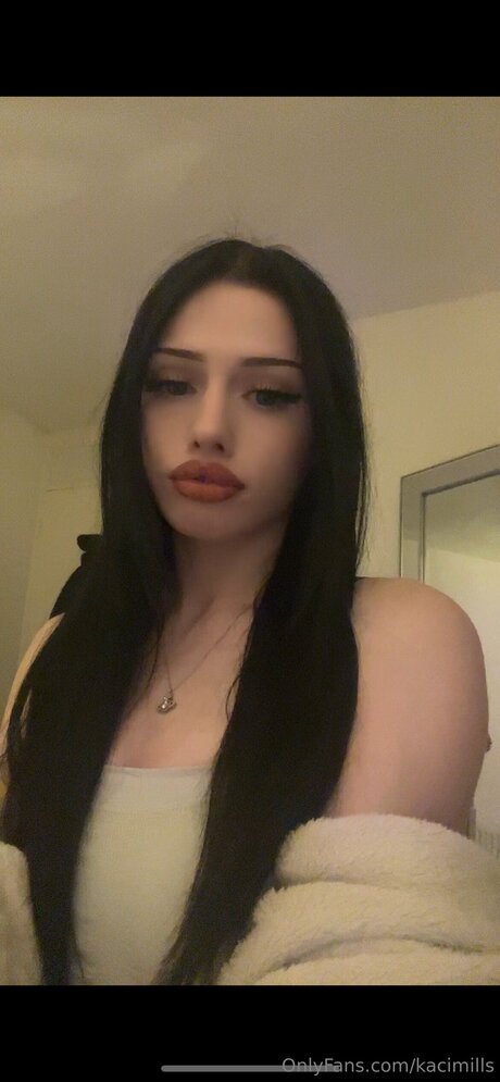 Kacimills modèle érotique photos