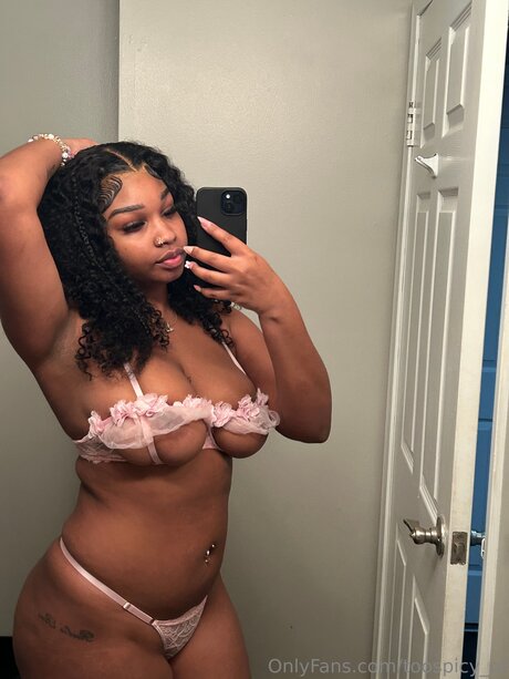 Toospicy Of actrice sexy galeries