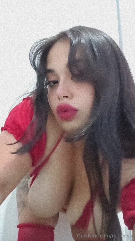 Mel0dya modèle chaud galerie