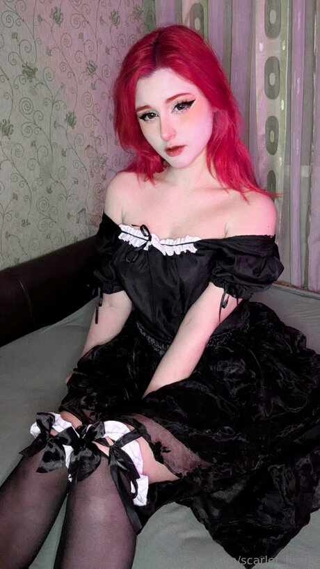 Scarlet Firefly modèle nu photo