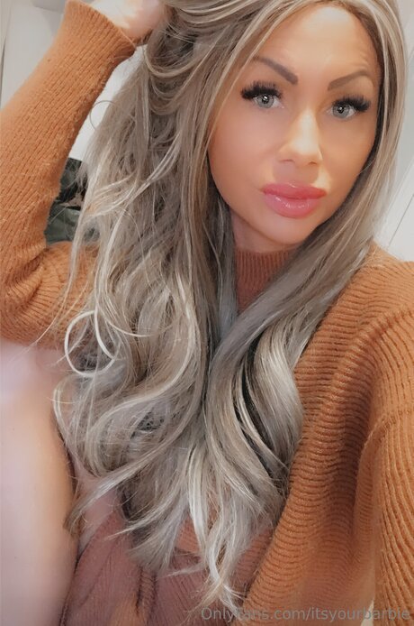 Itsyourbarbie modèles nus image