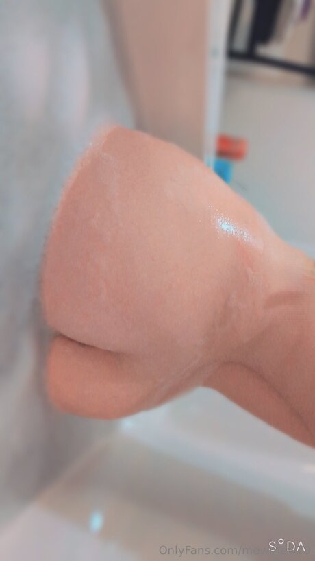 Mewmew79 star du porno en haute qualité images